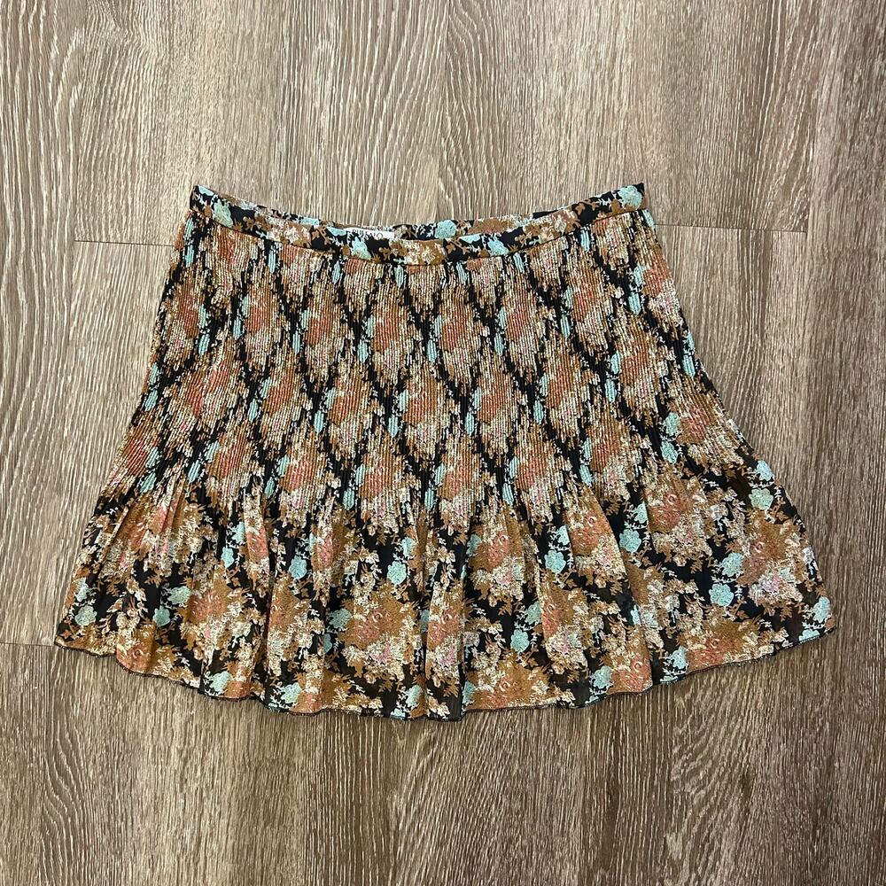 Buffalo David Bitton Lisinda Pleated Mini Skirt Sz Medium Boho Floral Print EUC